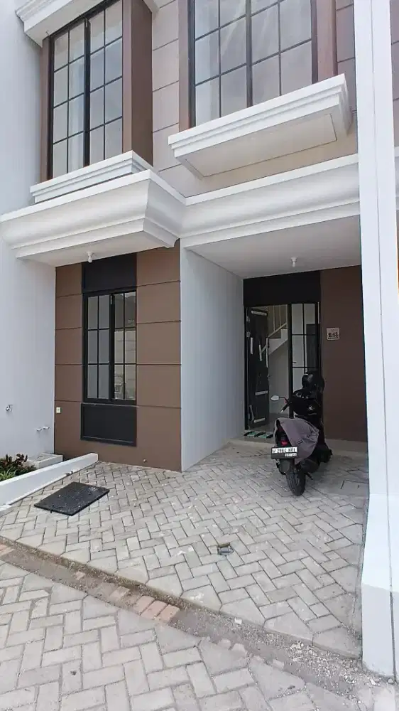 Disewakan Rumah Regency One East Point Dekat ITS dan Pakuwon City Mall