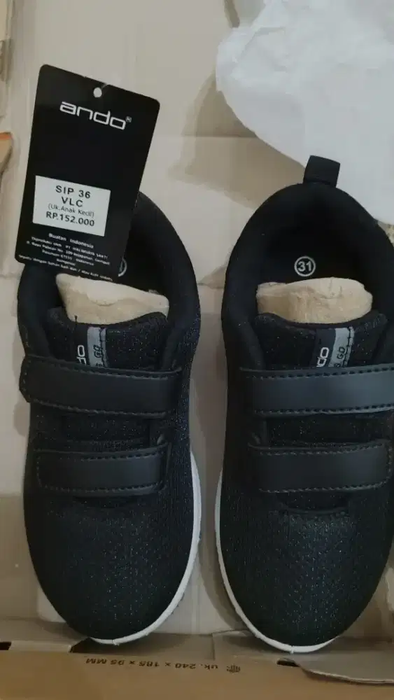 Sepatu anak Ando