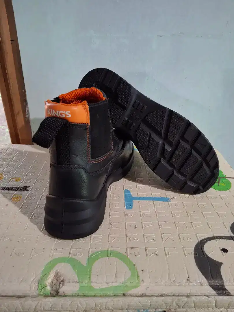 Sepatu safety king's