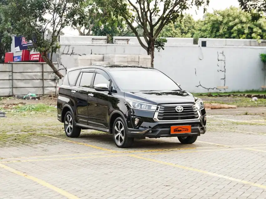 Toyota Kijang Innova Venturer 2.4 diesel 2021 hitam automatic