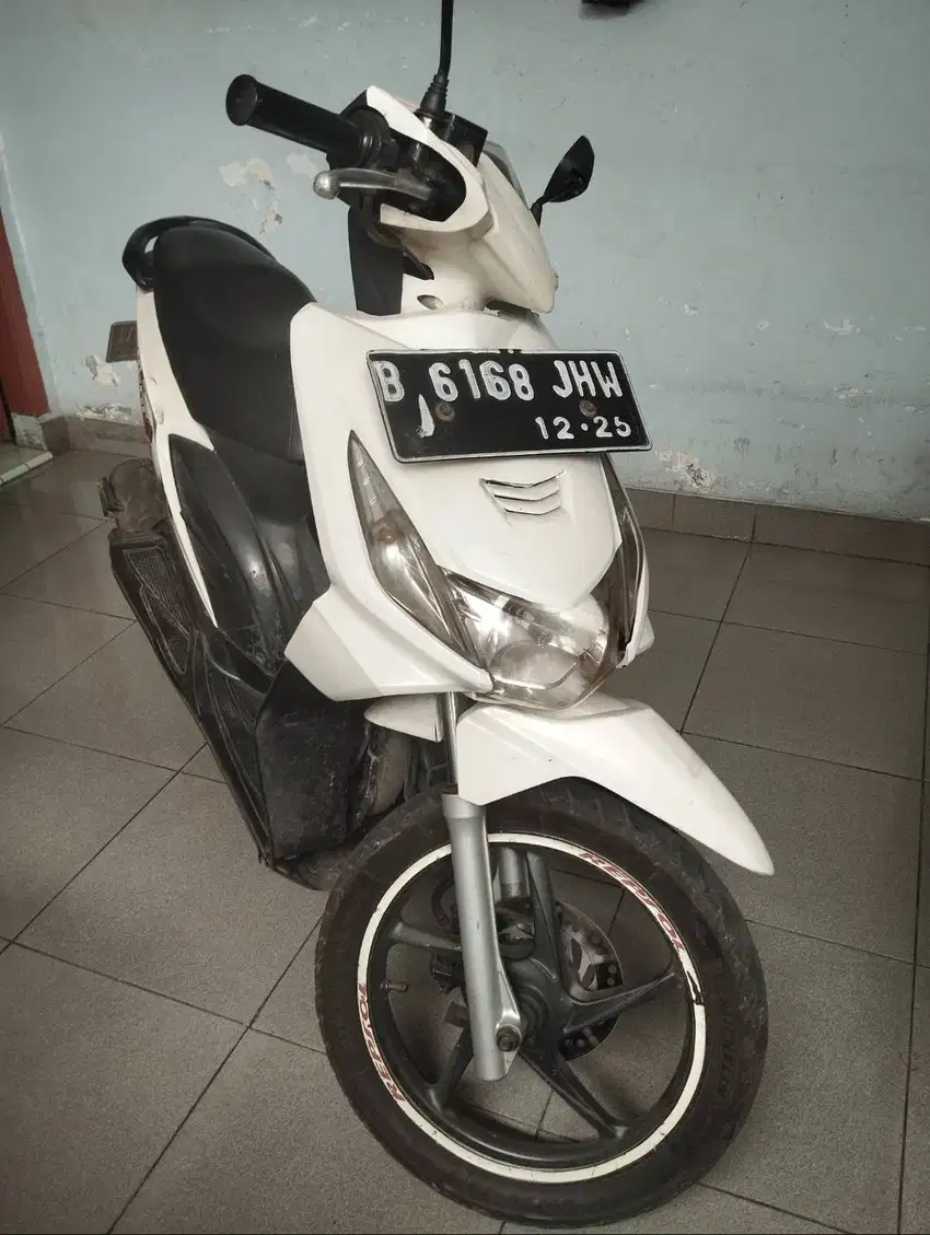 Honda beat karbu putih 2011