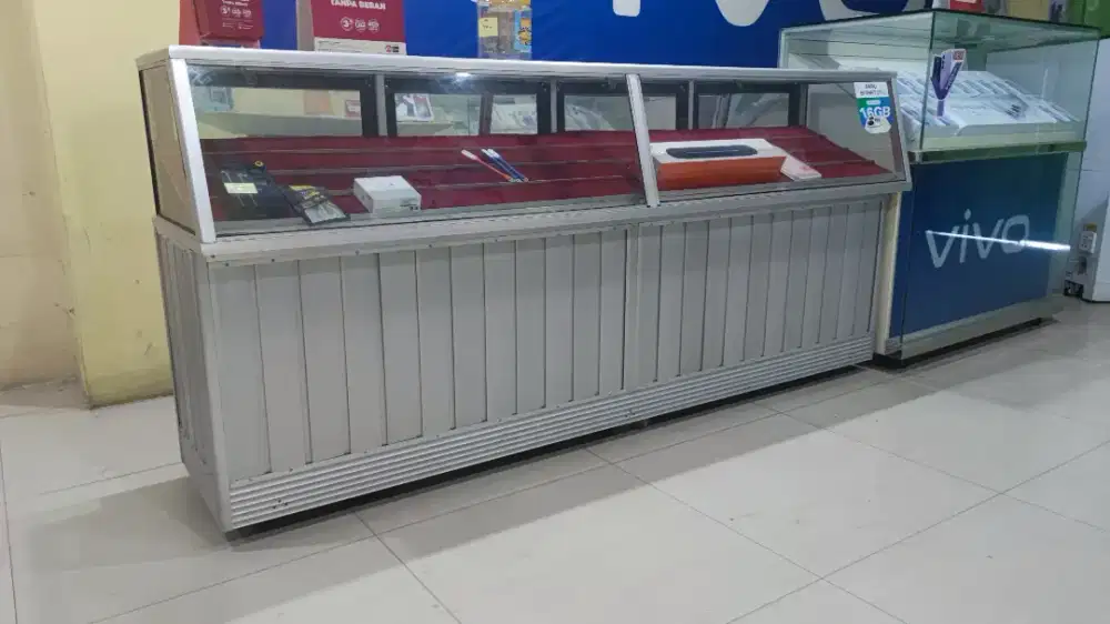 Etalase Perhiasan Ponsel