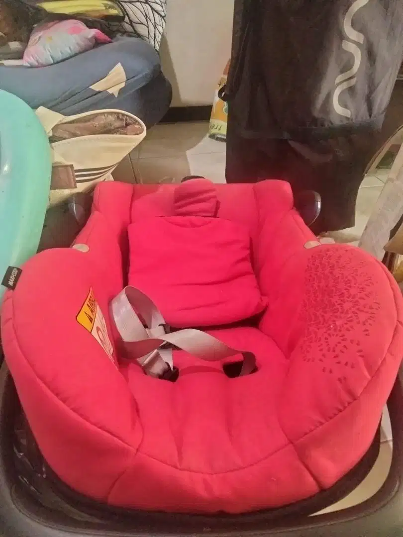 Car Seat / Tempat duduk bayi di mobil (Maxi Cosi)