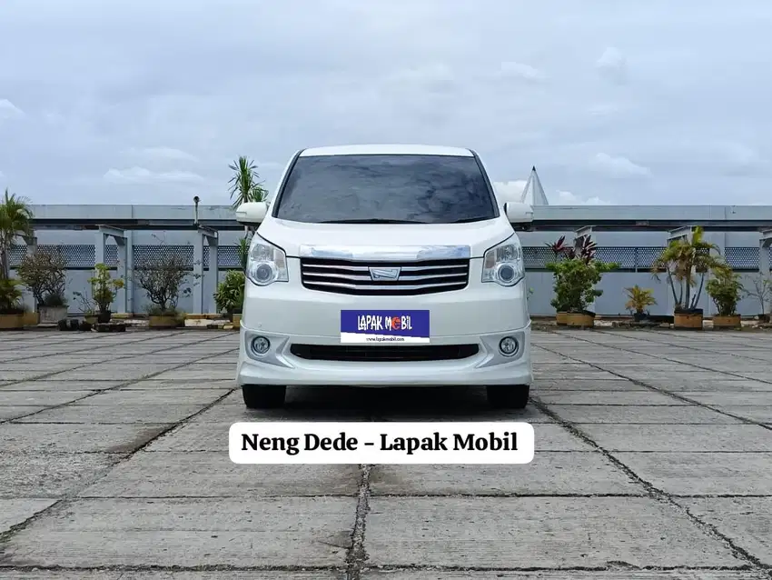 Toyota Nav1 2.0 V AT 2013