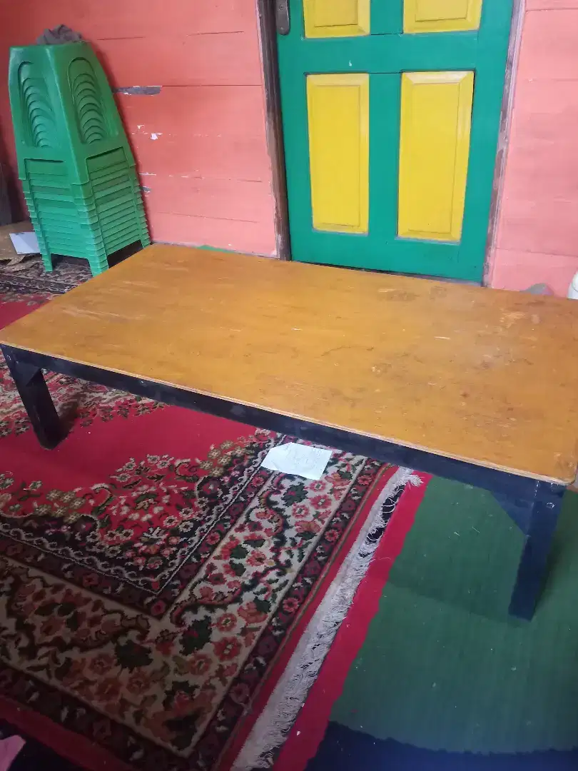 Meja lesehan Layak pakai