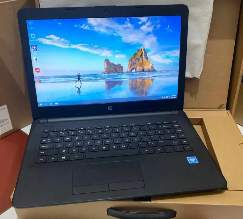 Laptop HP 14-bs748TU