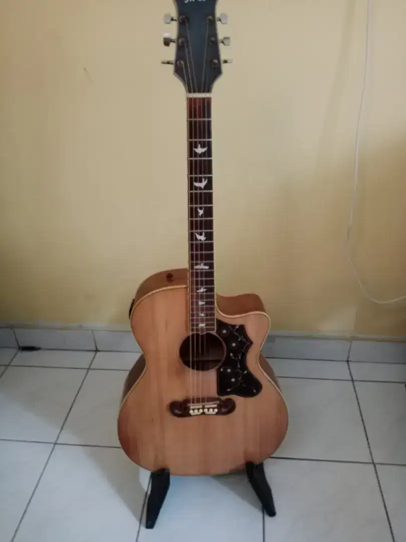 Dijual gitar akustik super mantap