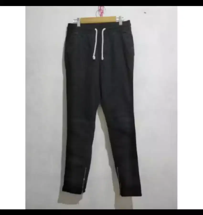 Celana Panjang DIVIDED H&M Pria SIZE 28