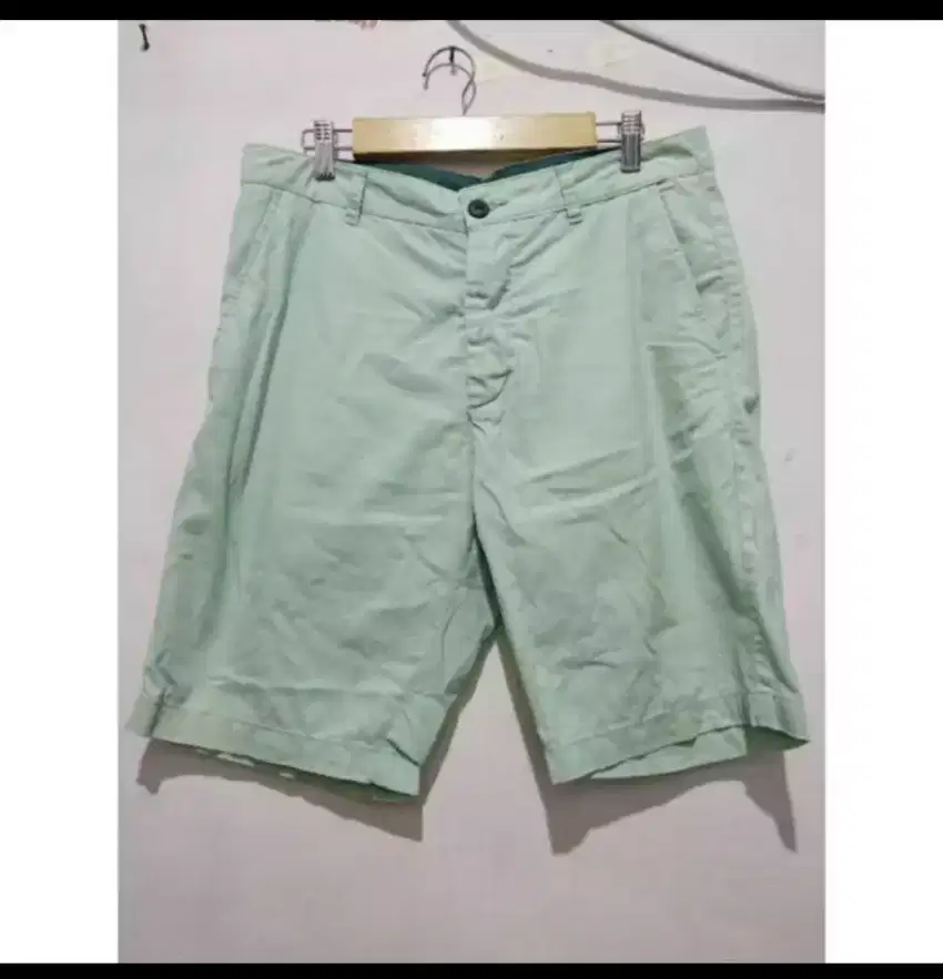 Celana Pendek H&M DIVIDED Size 32