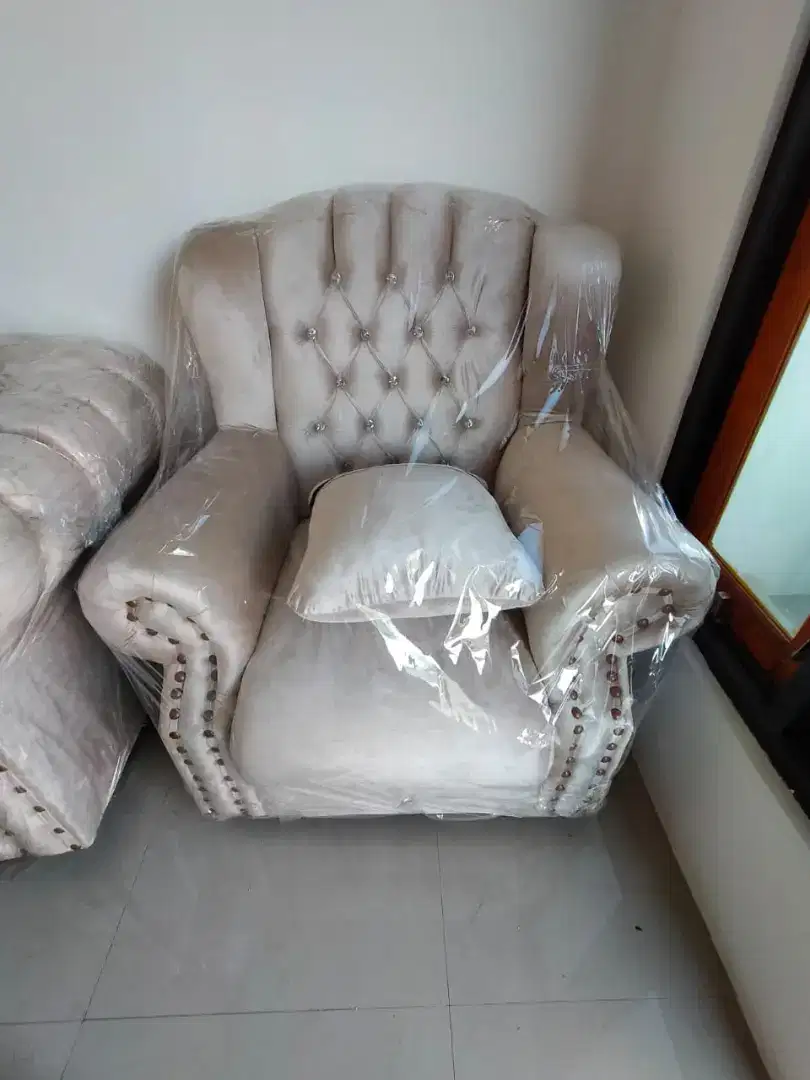 Di jual sofa 3+1+meja NEW BersegeL