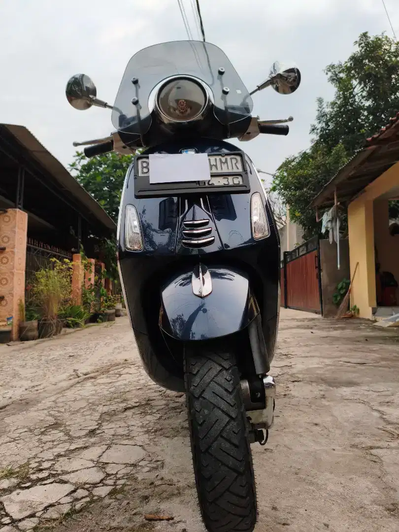 Piaggio Vespa Primavera Biru Tahun 2014