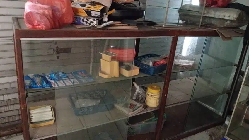 Etalase untuk jualan