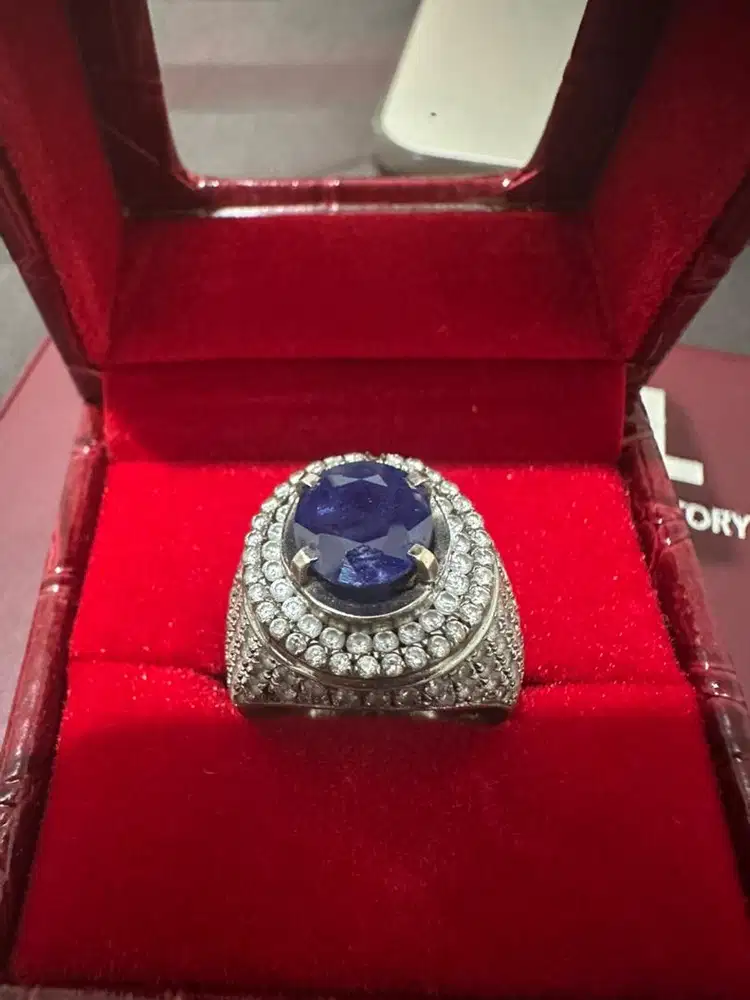 Natural blue safir srilangka 3.7 crt