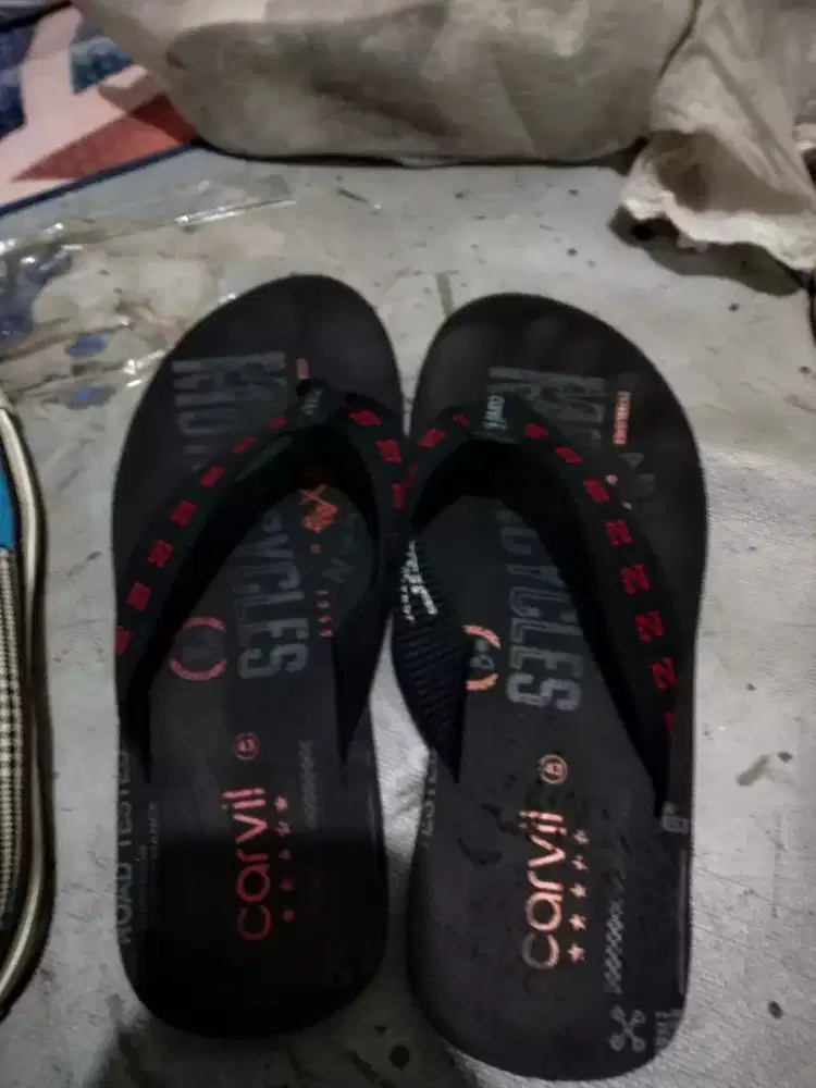 Jual sepatu Converse all Star sama sendal carvil