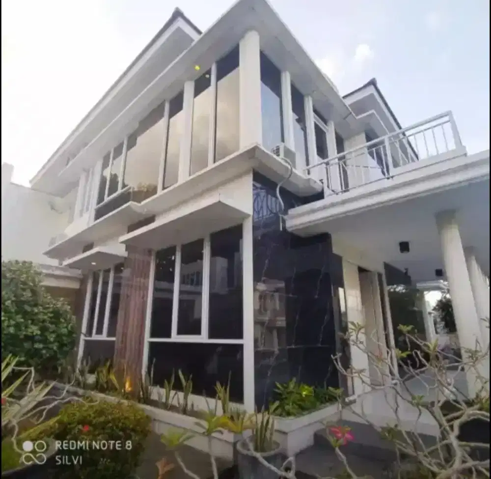 Rumah mewah posisi pojok di CitraLand Manado