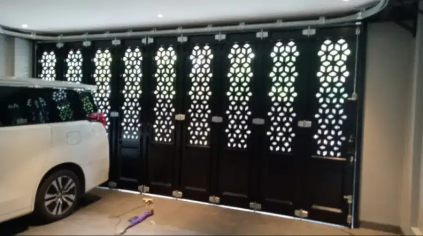 Pintu garasi dan ruko