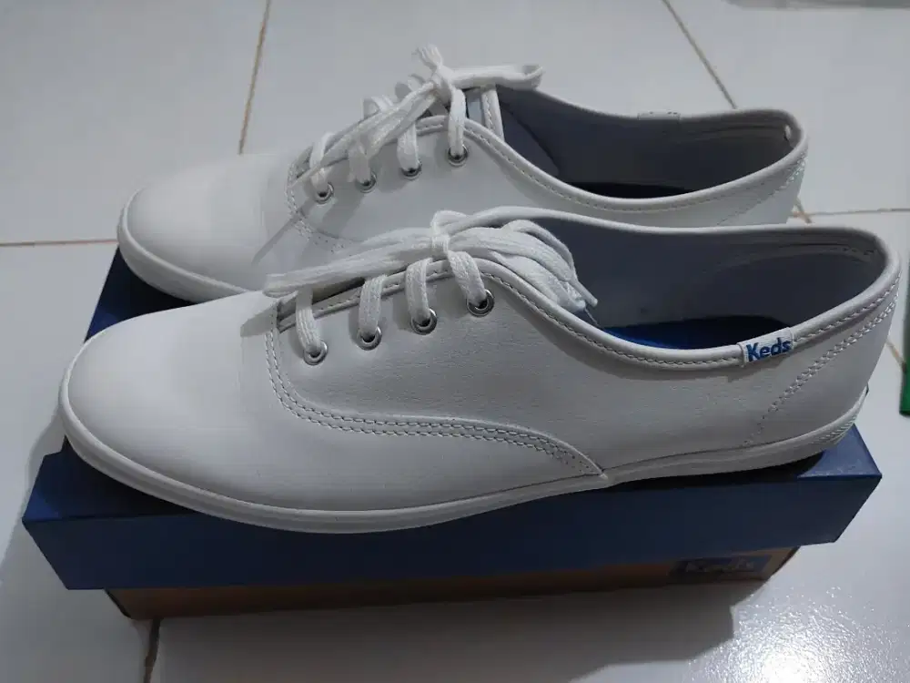 Sepatu Keds Champion Leather White WH45750