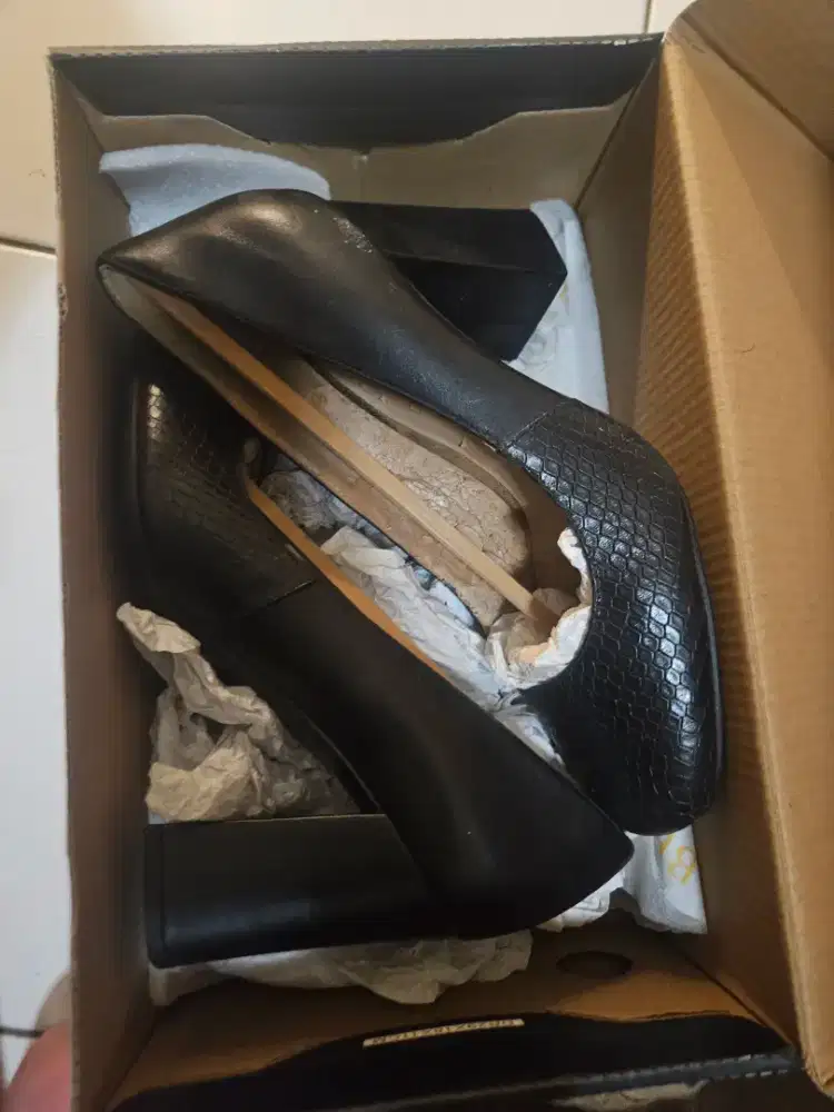 Sendal Naturalizer Rhea