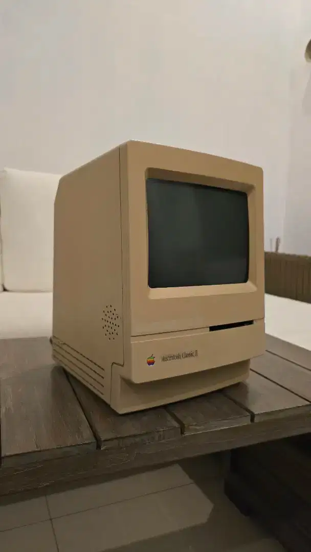 Apple macintosh classic II tahun 1990an barang koleksi apple