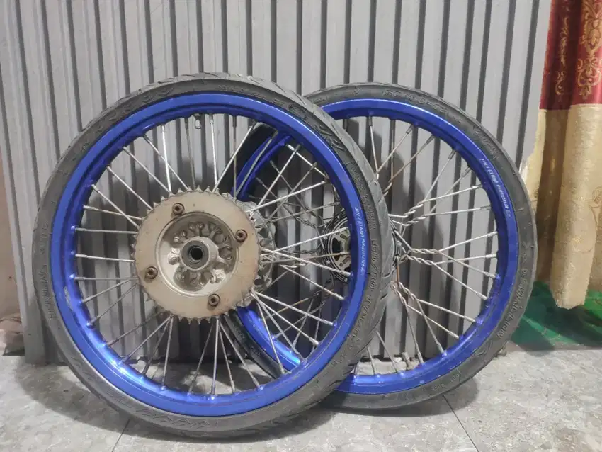 Jual velg motor (gk sama ban nya velg nya aja)