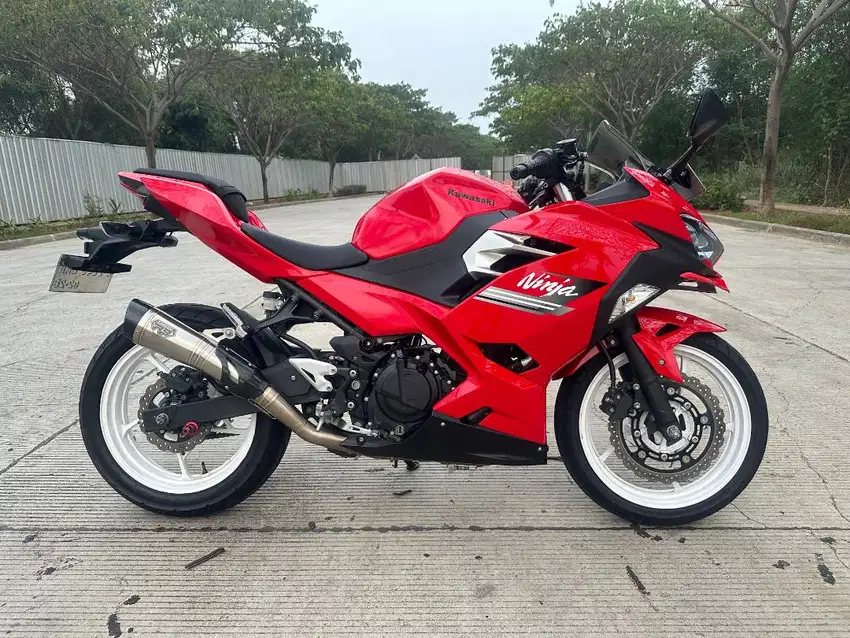 DIJUAL MOTOR KAWASAKI NINJA 250 FI (2 SILINDER) MERAH.