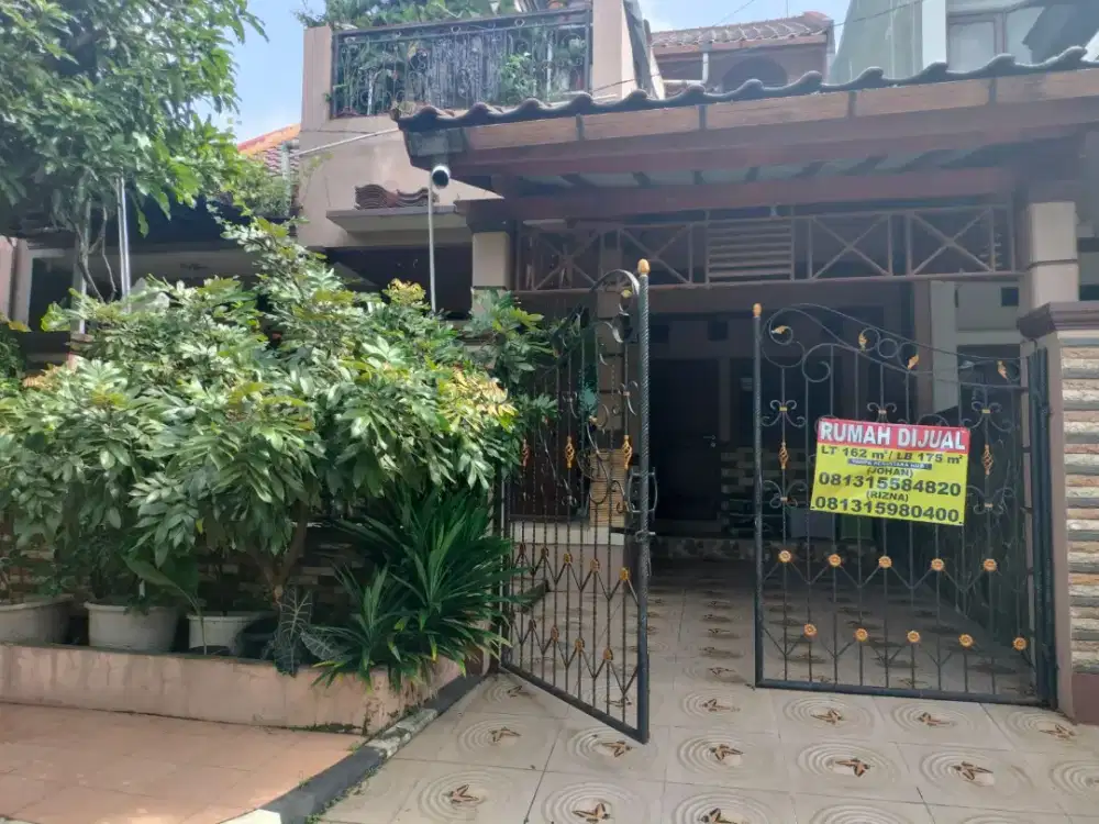 Dijual meja jati dan lemari pakaian 3 pintu