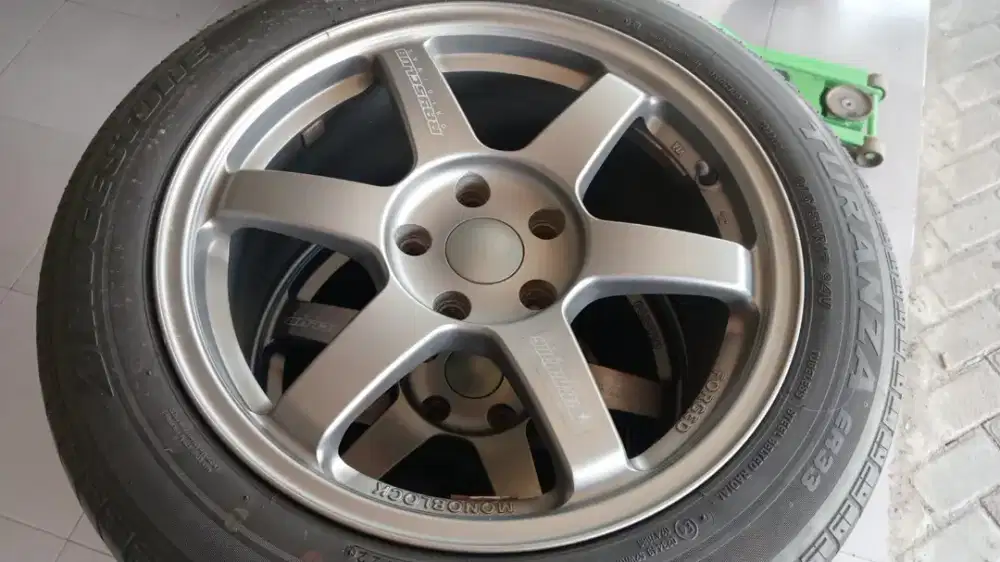 Dijual te 37 ring 17 lebar 8 rata et 0 plus ban yuk