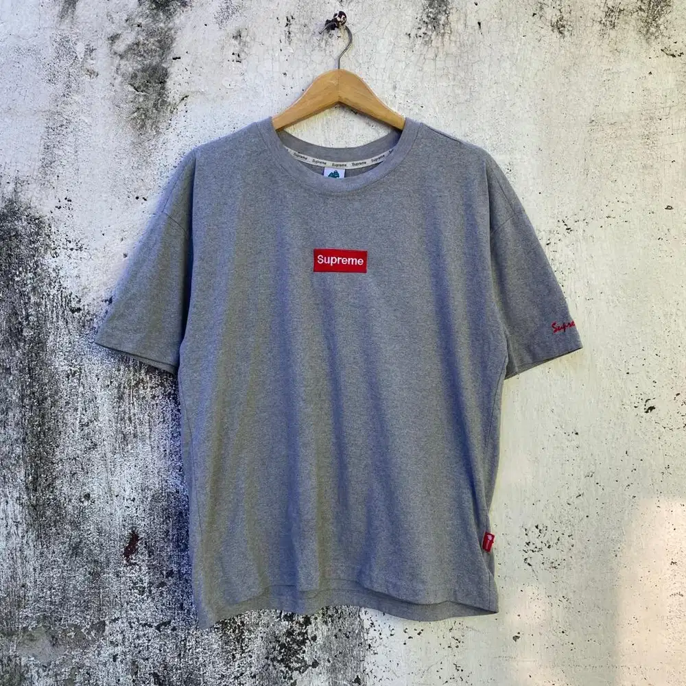 Kaos Supreme - Size M - Baju abu