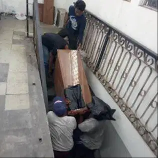 angkat kasur springbed dan lemari di lantai 2