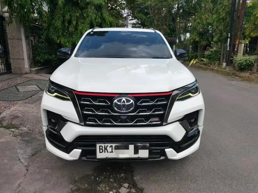 Toyota Fortuner VRZ TRD Putih 2021