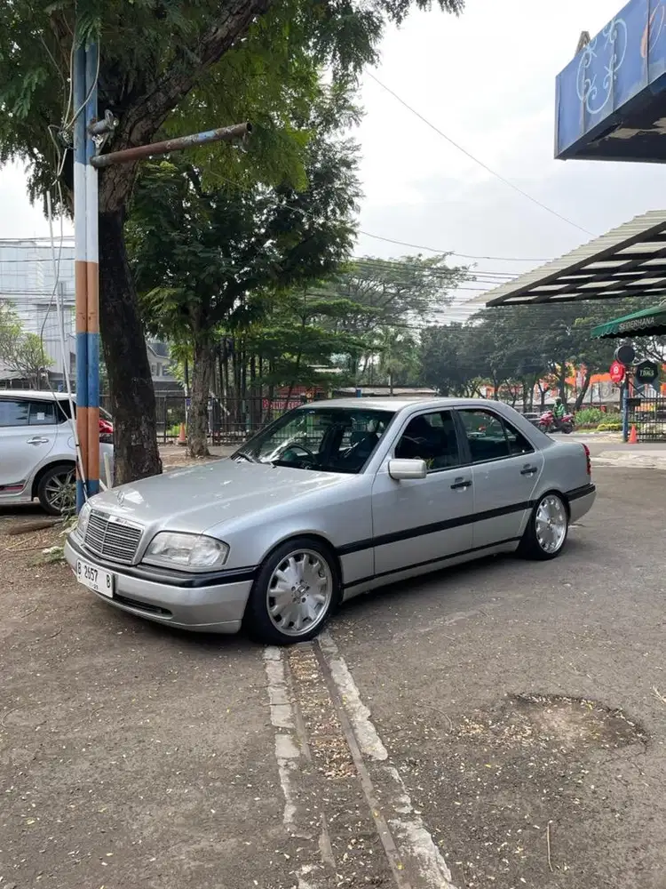 Mercedez W202 C180