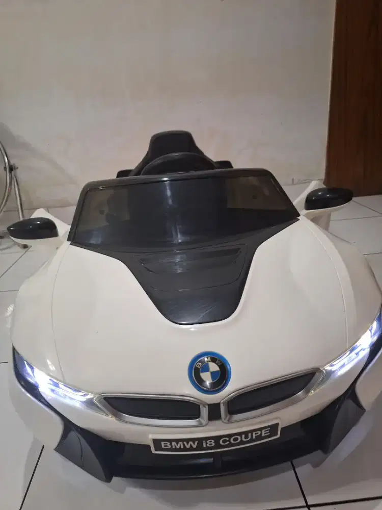 Mobil Listrik BMW i8