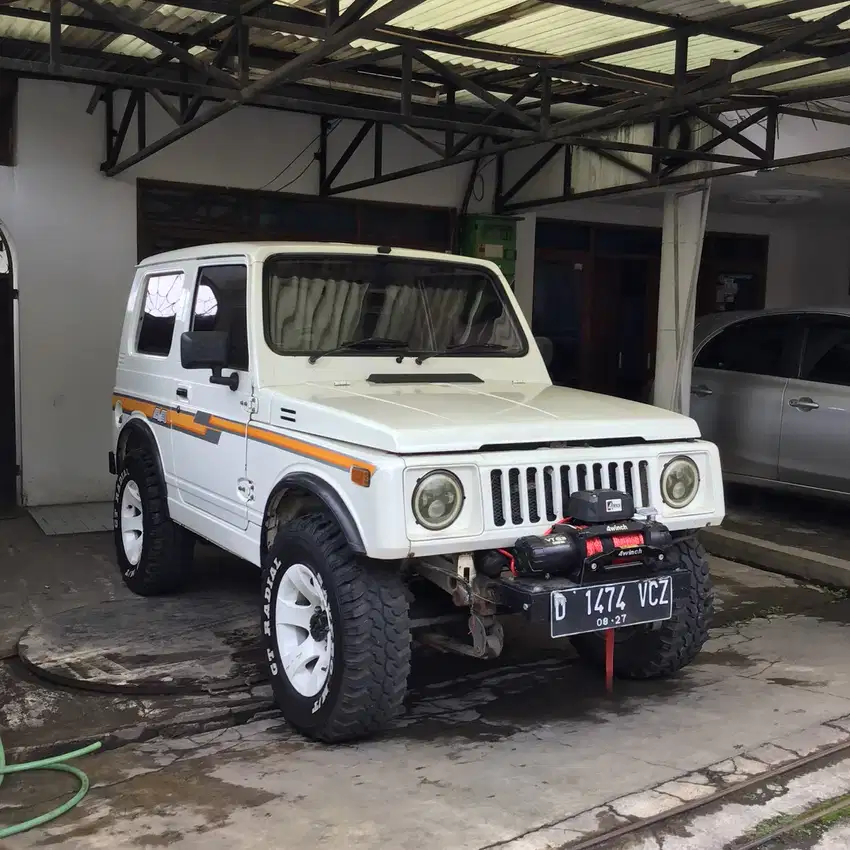 Suzuki Jimny 2000 Bensin