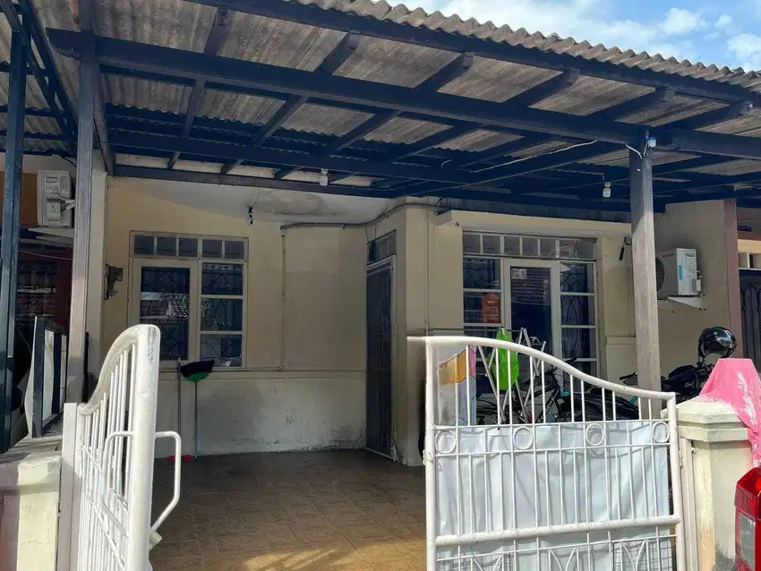 Rumah Lama Di Regency Melati Mas