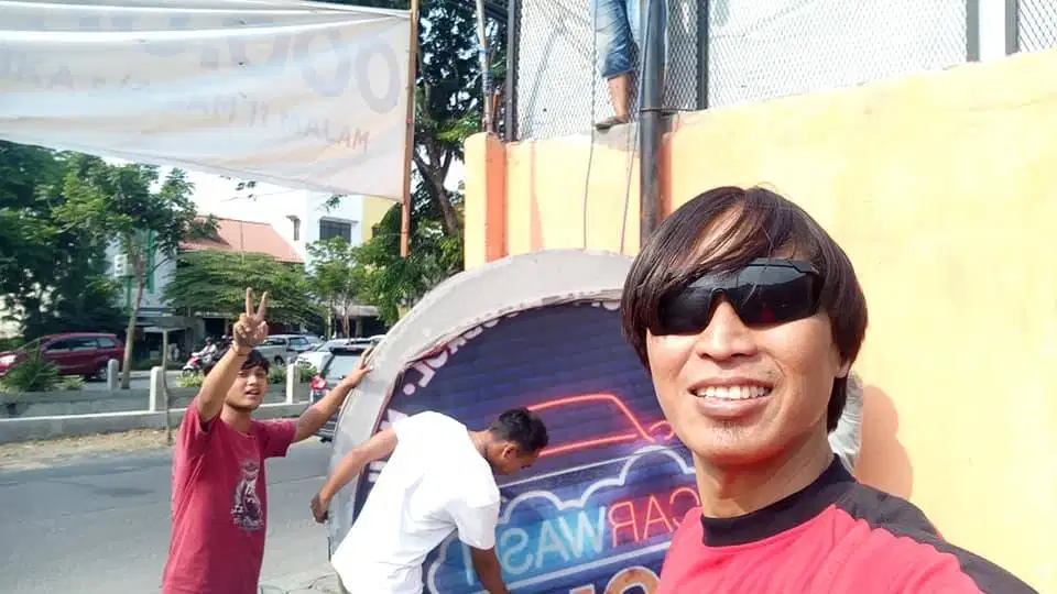 jasa copot nuruni neon box atau reklame surabaya,sidoarjo,gresik