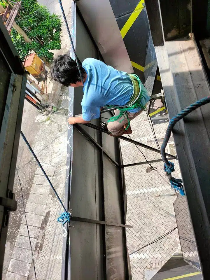 jasa perbaikan neon box dan reklame syrabaya,sidoarjo,gresik