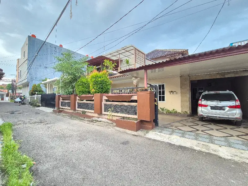 rumah mewah beserata isi nya deket stadion ciceri
