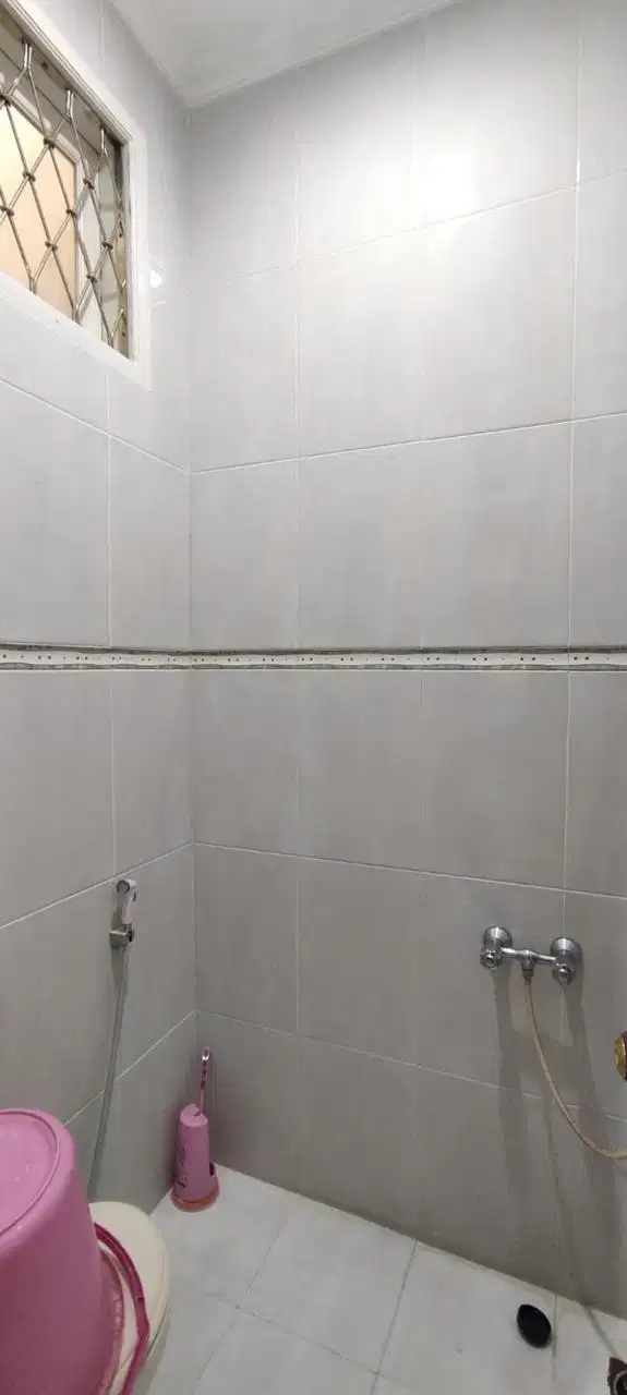 DI JUAL RUMAH MINIMALIS 2 LANTAI SIAP HUNI DEKAT DARI MANA MANA