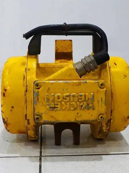 MESIN VIBRATOR BETON WACKER NEUSON AR52