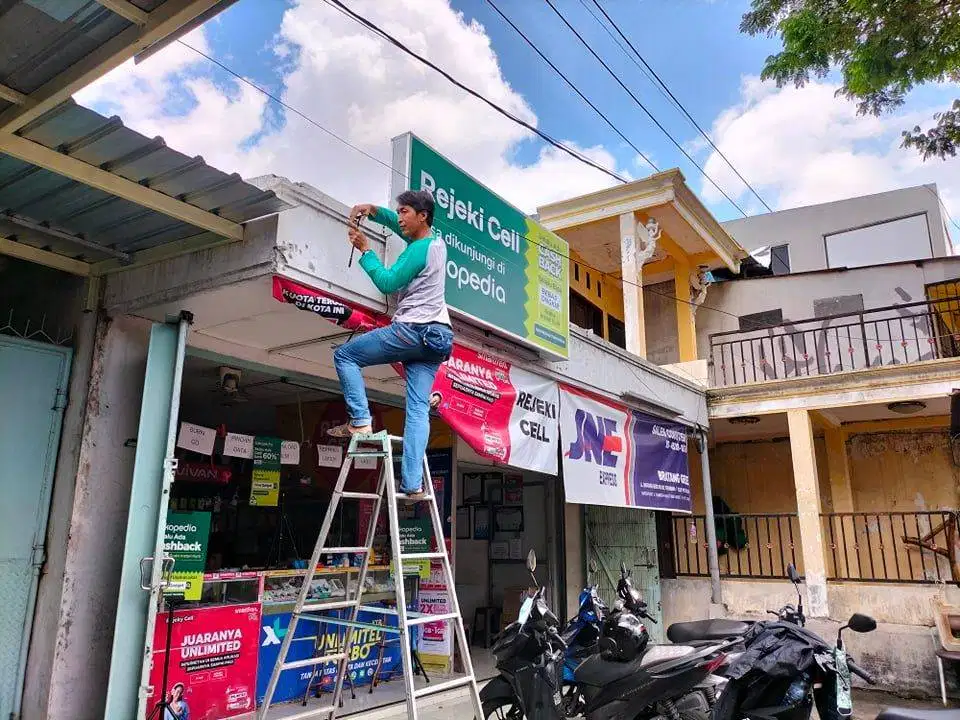 jasa ahli pasang bongkar dan perbaikan neon box dan reklame