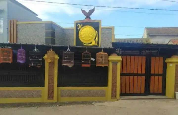 Rumah di Jl. Kamarung Cimahi, Pagar Penuh Lokasi Strategis