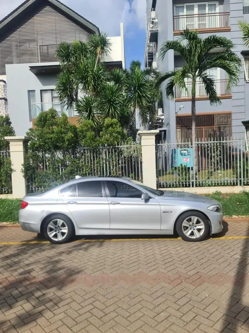 BMW 528i Silver 2013 F10 Sedan Automatic Triptronic Abu Muda