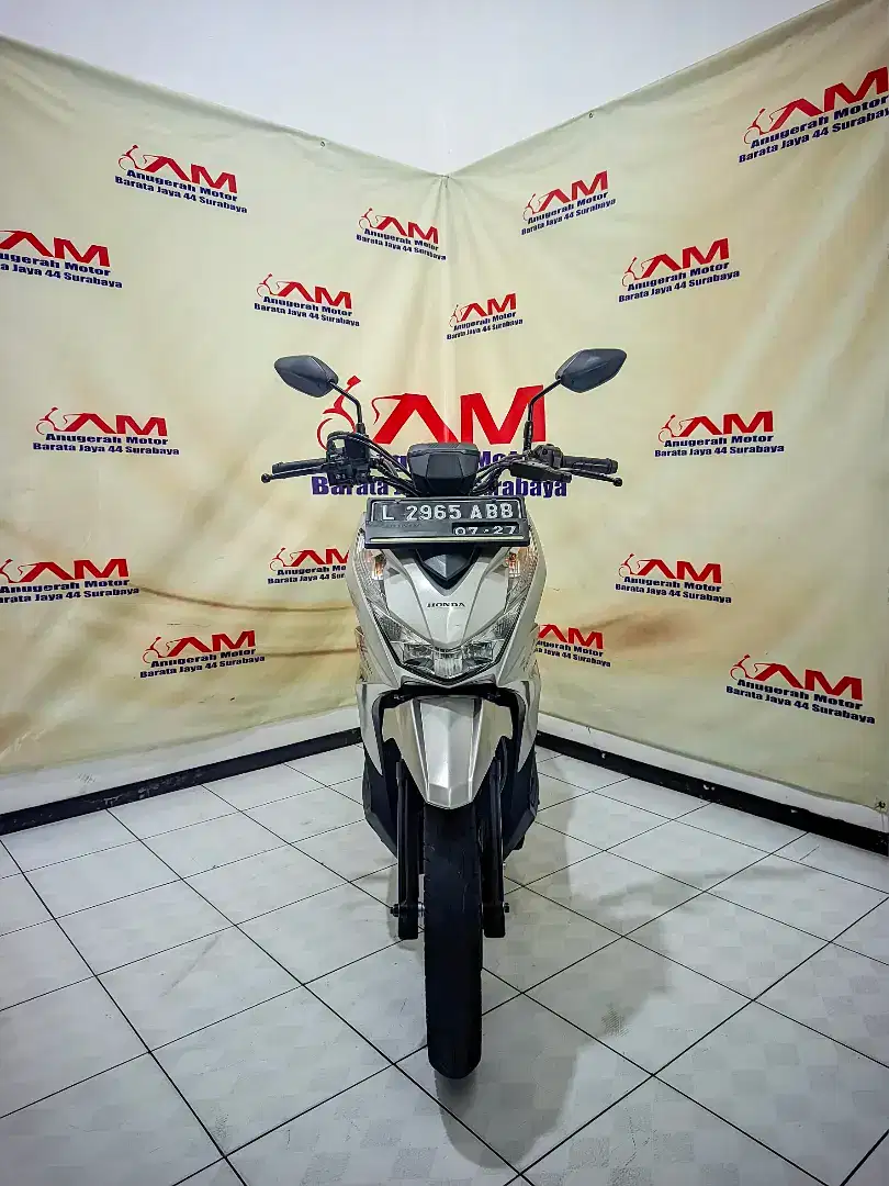 Honda Beat Street Tahun 2022 warna silver