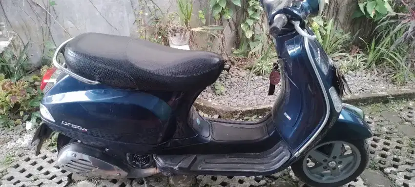 Dijual vespa matic type LX 150ie thn2012