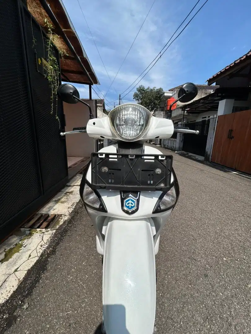 Dijual Piaggio Liberty 2013 Putih Klasik Elegan Siap Pakai