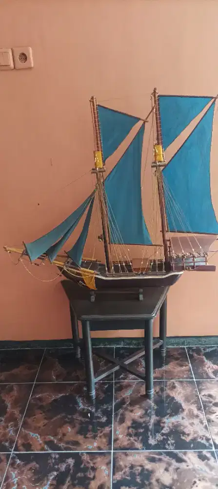 Miniatur kapal antik