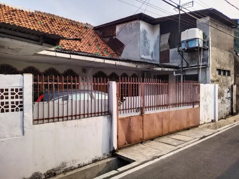 Harga Anjlok!Rumah Luas di Menteng, Cocok Banget untuk Kos-Kosan