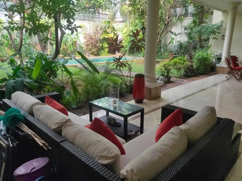 Rumah Mewah Sangat Strategis di Kawasan Kemang Jakarta Selatan
