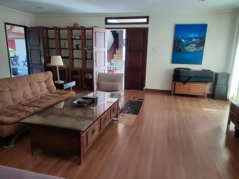 Nego, Rumah mewah semi villa 9 kamar tidur di Renon
