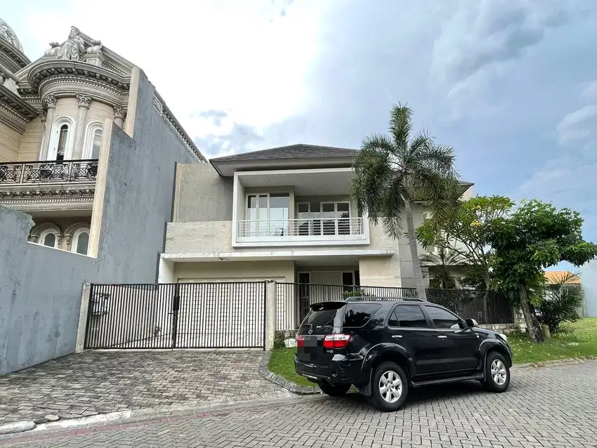 RUMAH MEWAH MINIMALIS DI PERUMAHAN ELITE GRAHA FAMILY